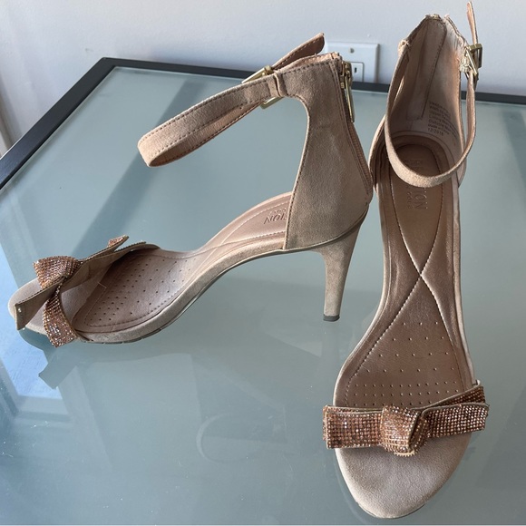 Kenneth Cole Reaction Pink Blush Suede High Heels - Picture 2 of 9